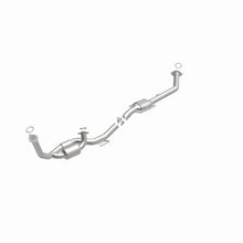 Load image into Gallery viewer, MagnaFlow 98-00 Sienna V6 3 OEM Underbody Direct Fit Converter