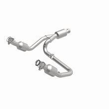 Load image into Gallery viewer, MagnaFlow 14-15 Chevrolet Silverado 1500 Underbody 4.3L / 5.3L Direct-Fit Catalytic Converter