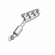 Load image into Gallery viewer, MagnaFlow 11-13 QX56 V8 5.6 OEM Manifold Direct Fit Converter