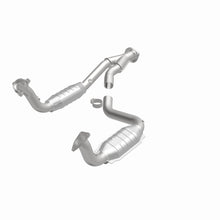 Load image into Gallery viewer, MagnaFlow 2003 Chevrolet SSR 5.3L Direct Fit Converter
