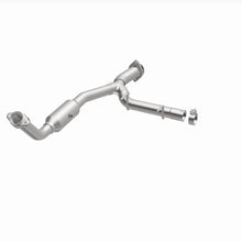 Load image into Gallery viewer, MagnaFlow 05-06 Ford Expedition 5.4L Direct Fit Converter