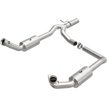 Load image into Gallery viewer, MagnaFlow 09-13 Ford E-350 Super Duty V10 6.8 OEM Underbody Direct Fit Catalytic Converter
