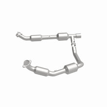 Load image into Gallery viewer, MagnaFlow 05-08 Ford E-350 Super Duty 5.4L Direct Fit Converter