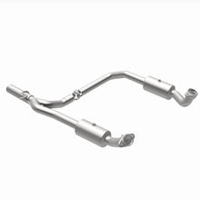 Load image into Gallery viewer, MagnaFlow 09-13 Ford E-350 Super Duty V10 6.8 OEM Underbody Direct Fit Catalytic Converter