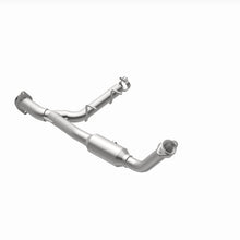 Load image into Gallery viewer, MagnaFlow 05-06 Ford Expedition 5.4L Direct Fit Converter