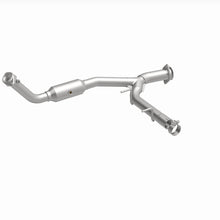Load image into Gallery viewer, MagnaFlow 05-06 Ford Expedition 5.4L Direct Fit Converter