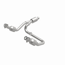 Load image into Gallery viewer, MagnaFlow 14-15 Chevrolet Silverado 1500 Underbody 4.3L / 5.3L Direct-Fit Catalytic Converter