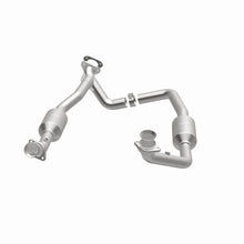 Load image into Gallery viewer, MagnaFlow 2003 Ford E-350 Super Duty 5.4L Direct Fit Converter