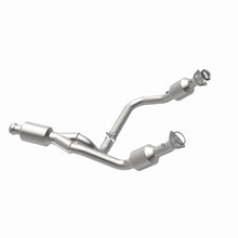 Load image into Gallery viewer, MagnaFlow 14-15 Chevrolet Silverado 1500 Underbody 4.3L / 5.3L Direct-Fit Catalytic Converter