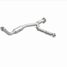 Load image into Gallery viewer, MagnaFlow 05-06 Ford Expedition 5.4L Direct Fit Converter