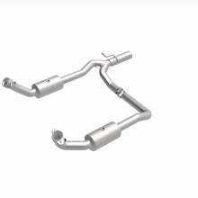 Load image into Gallery viewer, MagnaFlow 09-13 Ford E-350 Super Duty V10 6.8 OEM Underbody Direct Fit Catalytic Converter