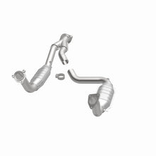 Load image into Gallery viewer, MagnaFlow 2003 Chevrolet SSR 5.3L Direct Fit Converter