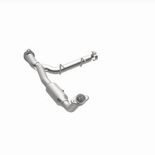 Load image into Gallery viewer, MagnaFlow 05-06 Ford Expedition 5.4L Direct Fit Converter