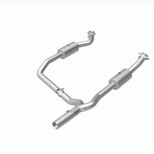 Load image into Gallery viewer, MagnaFlow 09-13 Ford E-350 Super Duty V10 6.8 OEM Underbody Direct Fit Catalytic Converter