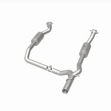 Load image into Gallery viewer, MagnaFlow 09-13 Ford E-350 Super Duty V10 6.8 OEM Underbody Direct Fit Catalytic Converter