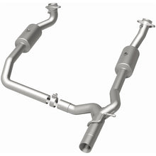 Load image into Gallery viewer, MagnaFlow 09-13 Ford E-350 Super Duty V10 6.8 OEM Underbody Direct Fit Catalytic Converter