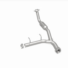 Load image into Gallery viewer, MagnaFlow 05-06 Ford Expedition 5.4L Direct Fit Converter