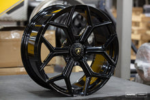 Load image into Gallery viewer, Vossen x Novitec NL4-Cl 21x12.5in - Centerlock - ET43 - Gloss Black Lamborghini Huracan Rear Wheel
