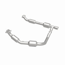Load image into Gallery viewer, MagnaFlow 05-08 Ford E-350 Super Duty 5.4L Direct Fit Converter