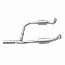 Load image into Gallery viewer, MagnaFlow 09-13 Ford E-350 Super Duty V10 6.8 OEM Underbody Direct Fit Catalytic Converter