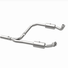 Load image into Gallery viewer, MagnaFlow 09-13 Ford E-350 Super Duty V10 6.8 OEM Underbody Direct Fit Catalytic Converter