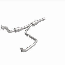 Load image into Gallery viewer, MagnaFlow 14-18 2500 V8 6.4 OEM Underbody Direct Fit Converter
