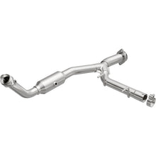 Load image into Gallery viewer, MagnaFlow 05-06 Ford Expedition 5.4L Direct Fit Converter