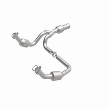Load image into Gallery viewer, MagnaFlow 11-14 Escalade 6.2 Underbody Direct Fit Converter