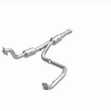 Load image into Gallery viewer, MagnaFlow 14-18 2500 V8 6.4 OEM Underbody Direct Fit Converter