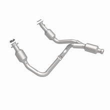 Load image into Gallery viewer, MagnaFlow 14-15 Chevrolet Silverado 1500 Underbody 4.3L / 5.3L Direct-Fit Catalytic Converter