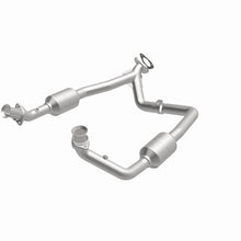 Load image into Gallery viewer, MagnaFlow 2003 Ford E-350 Super Duty 5.4L Direct Fit Converter