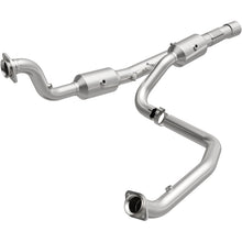 Load image into Gallery viewer, MagnaFlow 14-18 2500 V8 6.4 OEM Underbody Direct Fit Converter