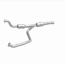 Load image into Gallery viewer, MagnaFlow 14-18 2500 V8 6.4 OEM Underbody Direct Fit Converter