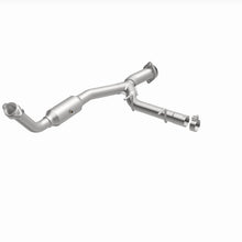 Load image into Gallery viewer, MagnaFlow 05-06 Ford Expedition 5.4L Direct Fit Converter