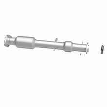 Load image into Gallery viewer, MagnaFlow Direct Fit Catalytic Converter 14-15 Toyota Highlander 3.5L