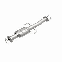 Load image into Gallery viewer, MagnaFlow Direct Fit Catalytic Converter 02-04 Toyota Tacoma 2.7L Rear