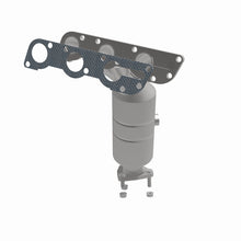 Load image into Gallery viewer, MagnaFlow Direct Fit Catalytic Converter 04-05 Suzuki Verona 2.5L