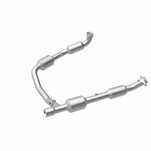 Load image into Gallery viewer, MagnaFlow Direct Fit Catalytic Converter 05-06 Ford E-350 Super Duty 5.4L