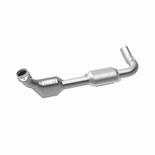 Load image into Gallery viewer, MagnaFlow Direct Fit Catalytic Converter 00-04 Ford E150 4.6L Driver Side