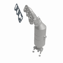 Load image into Gallery viewer, MagnaFlow Direct Fit Catalytic Converter 04-05 Suzuki Verona 2.5L