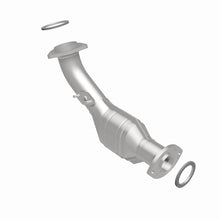 Load image into Gallery viewer, MagnaFlow Direct Fit Catalytic Converter Front 00-04 Toyota Tacoma 3.4L 4WD / 00-04 Tundra 3.4L