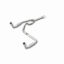 Load image into Gallery viewer, MagnaFlow Direct Fit Catalytic Converter 00 Chevy Express 1500 5.7L