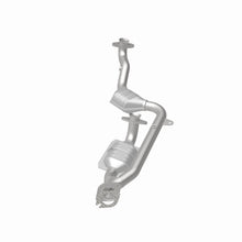 Load image into Gallery viewer, MagnaFlow Direct Fit Catalytic Converter 99-01 Continental 4.6L 50S