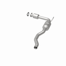 Load image into Gallery viewer, MagnaFlow Direct Fit Catalytic Converter 02 Volkswagen Eurovan 2.8L