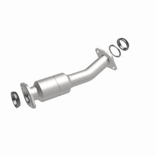 Load image into Gallery viewer, MagnaFlow Direct Fit Catalytic Converter 11-15 Sienna 3.5 Underbody