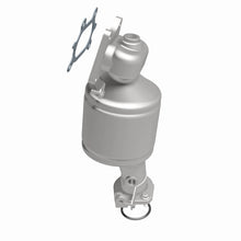 Load image into Gallery viewer, MagnaFlow Direct Fit Catalytic Converter 04-07 Saturn VUE 3.5L Rear