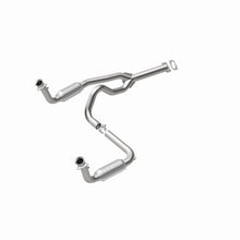Load image into Gallery viewer, MagnaFlow Direct Fit Catalytic Converter 00 Chevy Express 1500 5.7L