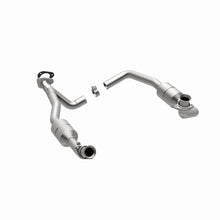 Load image into Gallery viewer, MagnaFlow Direct Fit Catalytic Converter 00-03 Ford E150 5.4L