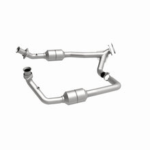 Load image into Gallery viewer, MagnaFlow Direct Fit Catalytic Converter 2002 Ford E-Series Vans 5.4L