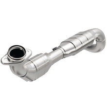 Load image into Gallery viewer, MagnaFlow Direct Fit Catalytic Converter 03-04 Ford Expedition 5.4L V8 Driver Side
